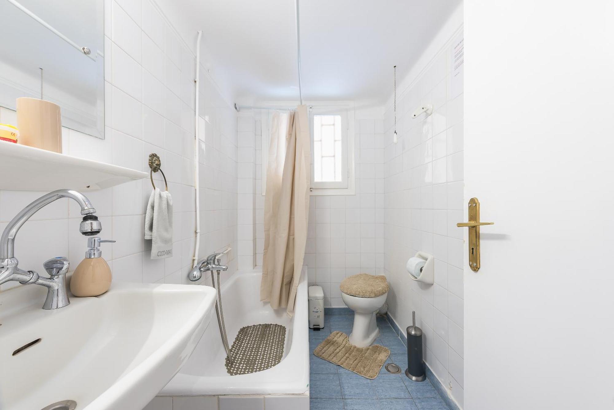 Private Rooms Athens - Shared Bathroom 객실 사진